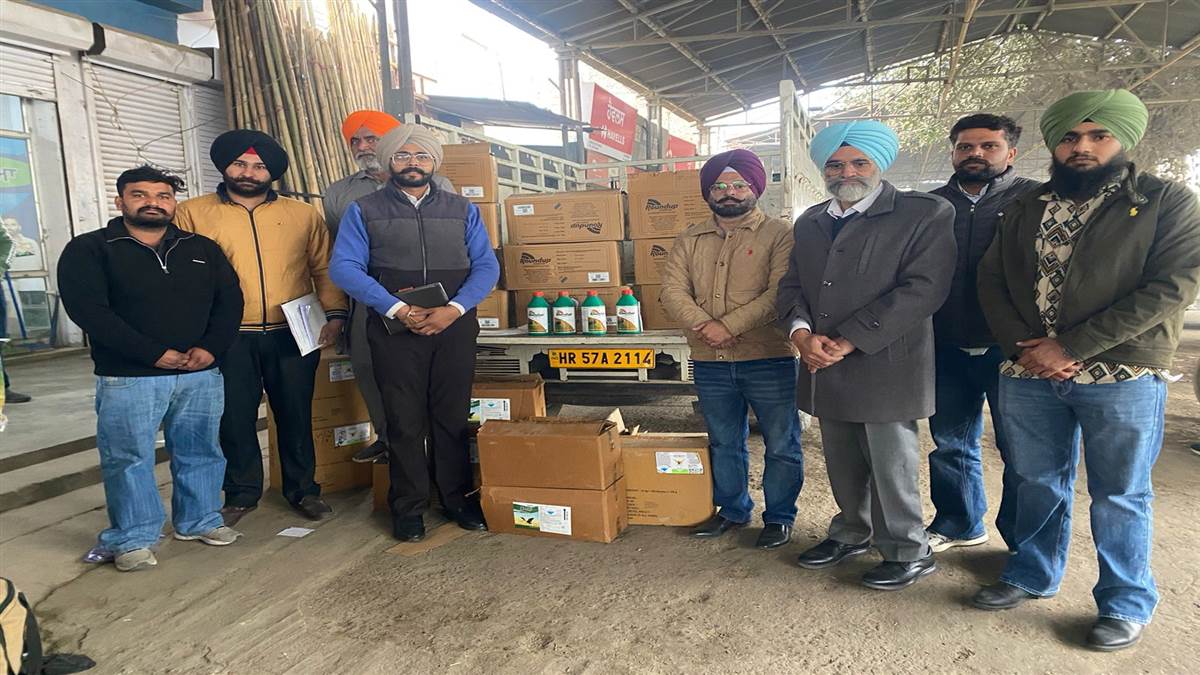 ਪਿੱਕਅਪ ਗੱਡੀ ’ਚੋਂ ਭਾਰੀ ਮਾਤਰਾਂ ’ਚ ਪਾਬੰਦੀਸ਼ੁਦਾ ਨਦੀਨਾਸ਼ਕ ਦਵਾਈ ਬਰਾਮਦ