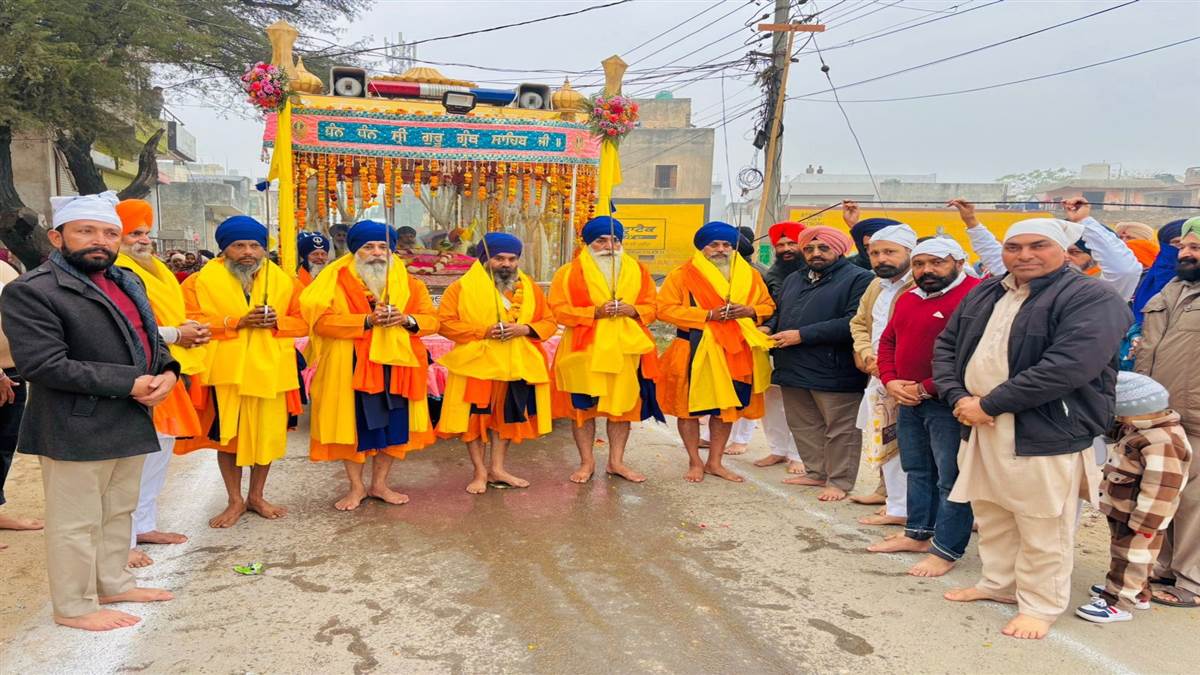 ਵਿਧਾਇਕ ਰੰਧਾਵਾ ਪ੍ਰਕਾਸ਼ ਦਿਹਾੜੇ ਨੂੰ ਸਮਰਪਿਤ ਨਗਰ ਕੀਰਤਨ ’ਚ ਨਤਮਸਤਕ