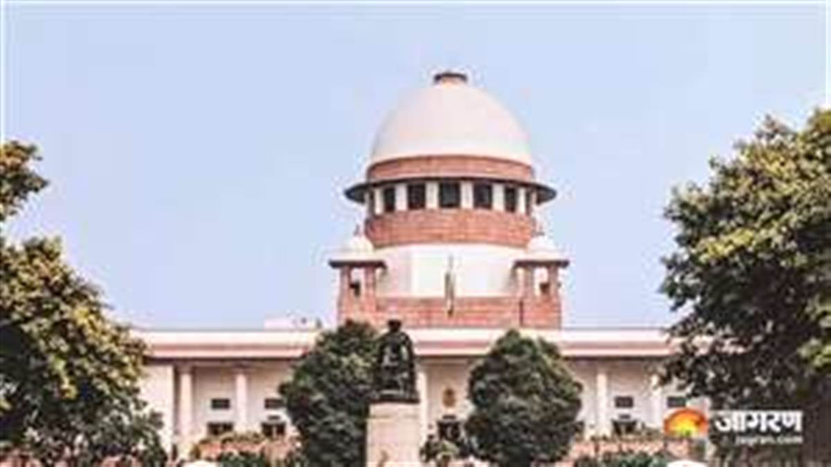The Supreme Court asked the Center  tell how many workers have received ration and how many have ration cards