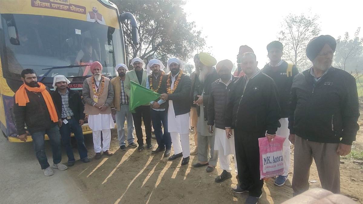 ਦਿਉਣ ਤੋਂ ਪੰਜਵੀਂ ਬੱਸ ਨੂੰ ਹਲਕਾ ਮੁਖੀ ਨੇ ਬੱਸ ਨੂੰ ਦਿੱਤੀ ਹਰੀ ਝੰਡੀ