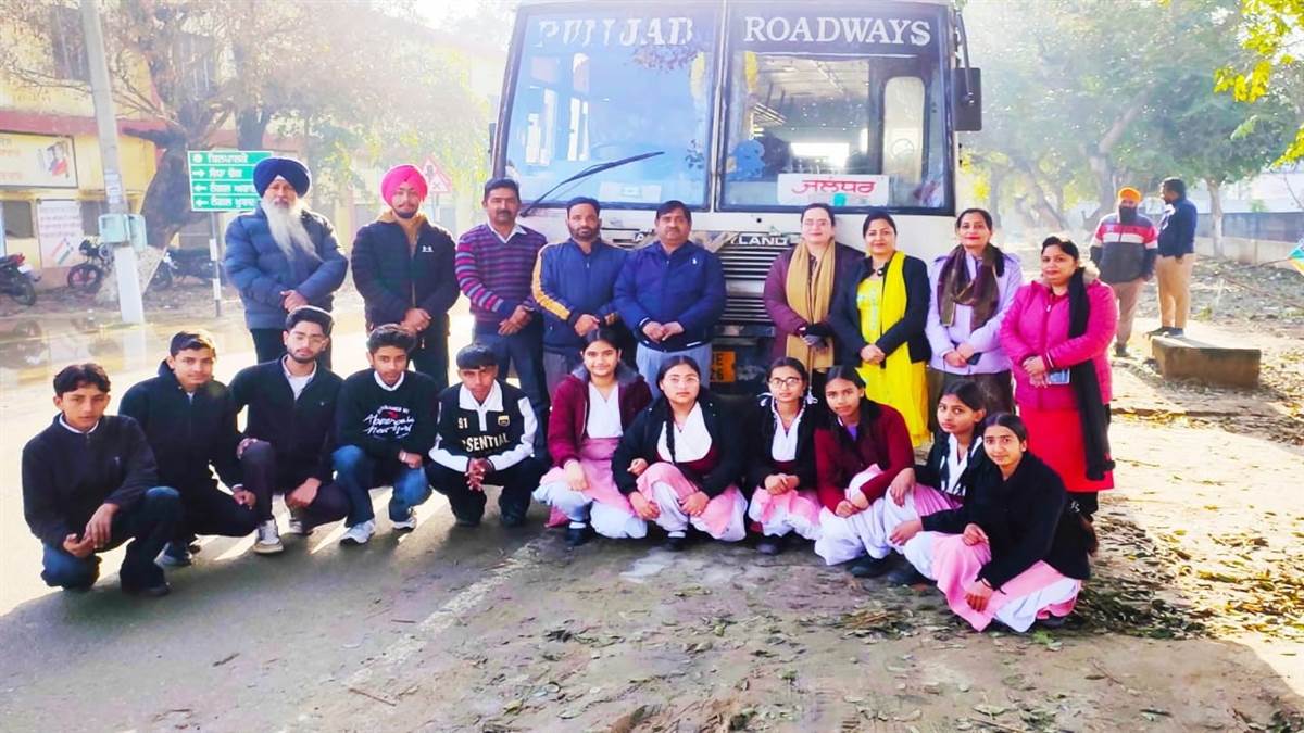 ਵਿੱਦਿਅਕ ਟੂਰ ਵਿਦਿਆਰਥੀਆਂ ਦੇ ਗਿਆਨ ’ਚ ਕਰਦੇ ਨੇ ਵਾਧਾ : ਪ੍ਰਿੰਸੀਪਲ ਰਾਣਾ