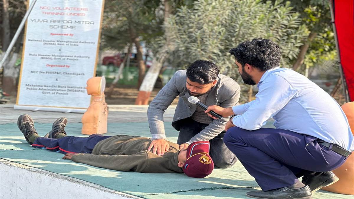 ‘ਯੁਵਾ ਆਪਦਾ ਮਿੱਤਰ’ ਵਲੰਟੀਅਰਾਂ ਨੂੰ ਮੁੱਢਲੀ ਸਹਾਇਤਾ ਸਬੰਧੀ ਦਿੱਤੀ ਟ੍ਰੇਨਿੰਗ
