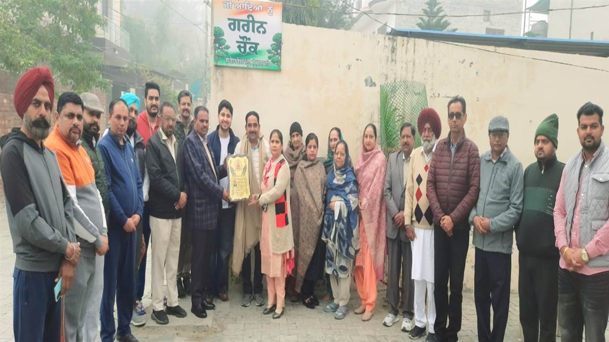 ਬੁੱਧ ਵਿਹਾਰ ਵਿਕਾਸ ਕਮੇਟੀ ਵੱਲੋਂ ਬੈਂਕ ਅਧਿਕਾਰੀ ਮਹੇਸ਼ ਸ਼ਰਮਾ ਦਾ ਸਨਮਾਨ