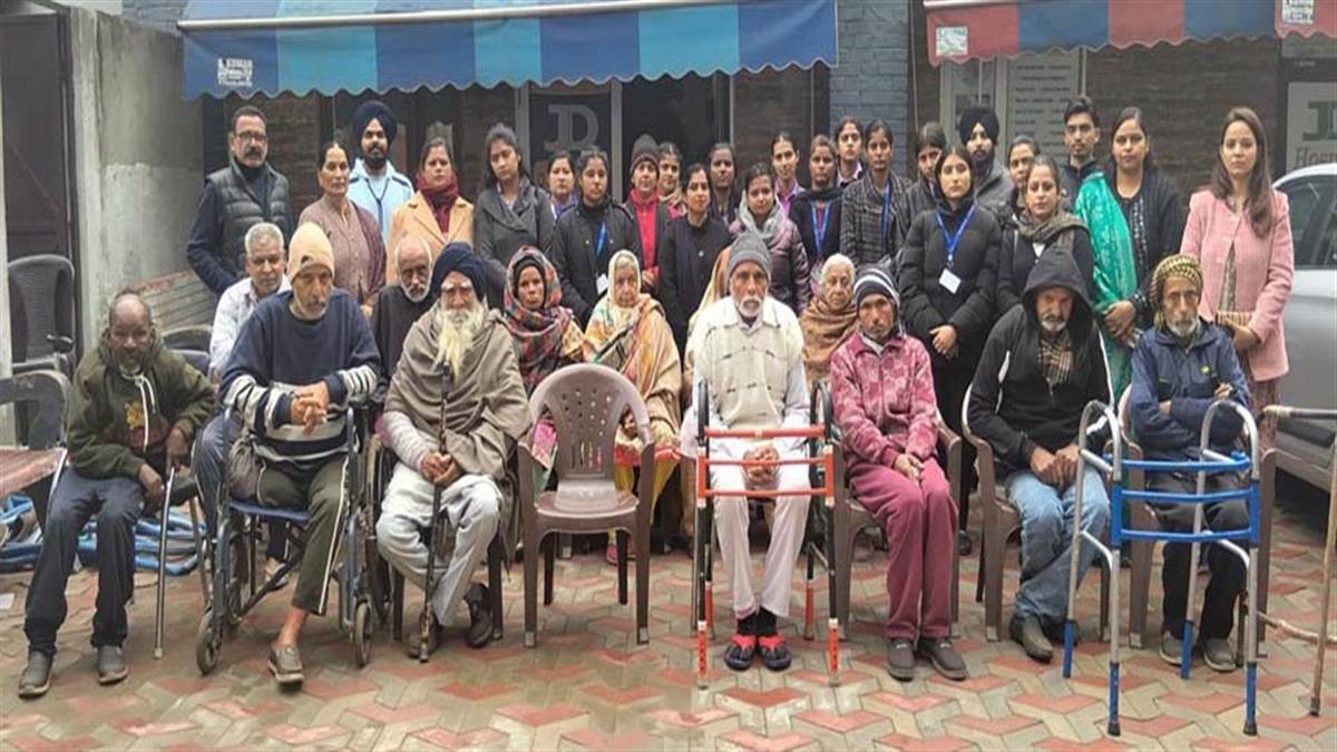 ਬੀਐੱਡ ਵਿਦਿਆਰਥੀਆਂ ਨੇ ਓਲਡ ਏਜ ਹੋਮ ਤੇ ਬਲਾਈਂਡ ਸਕੂਲ ਦਾ ਕੀਤਾ ਦੌਰਾ