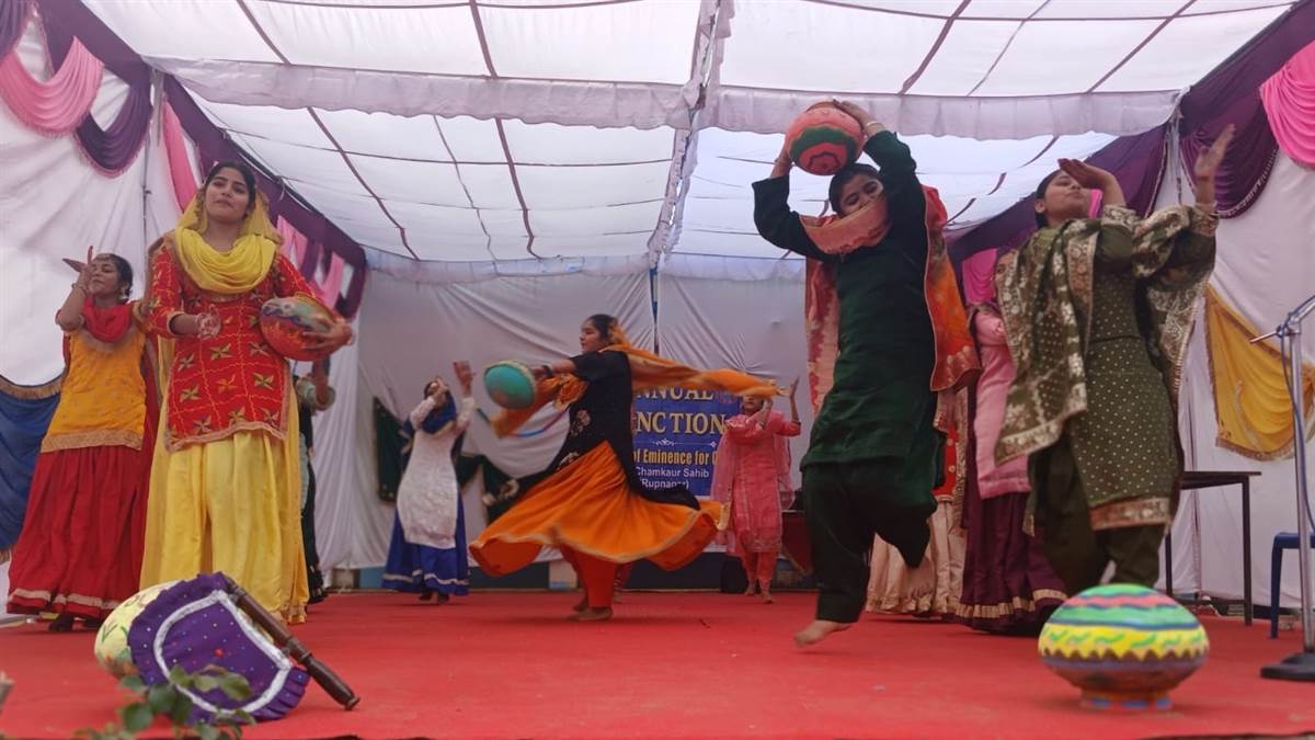 ਵਿਦਿਅਕ, ਖੇਡਾਂ, ਸਭਿਆਚਾਰਕ ਪ੍ਰਾਪਤੀਆਂ ਵਾਲੀਆਂ 125 ਤੋਂ ਵੱਧ ਵਿਦਿਆਰਥਣਾਂ ਸਨਮਾਨਿਤ