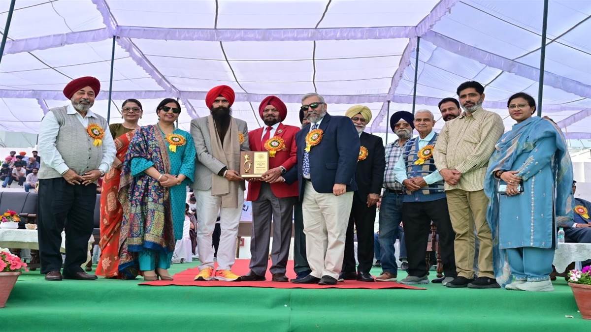 ਖੇਡਾਂ 'ਚ ਪਾਏ ਯੋਗਦਾਨ ਲਈ ਕੋਚ ਭਗਵੰਤ ਸਿੰਘ ਦਾ ਕੀਤਾ ਵਿਸ਼ੇਸ਼ ਸੰਨਮਾਨ