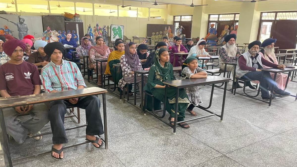 ਰੰਗਾ ਨਾਲ ਹੋਲੀ ਖੇਡਣ ਦੀ ਬਜਾਏ ਗੁਰੂ ਦੇ ਨਾਮ ਵਾਲਾ ਪੱਕਾ ਰੰਗ ਚੜ੍ਹਾਉਣਾ ਚਾਹੀਦਾ