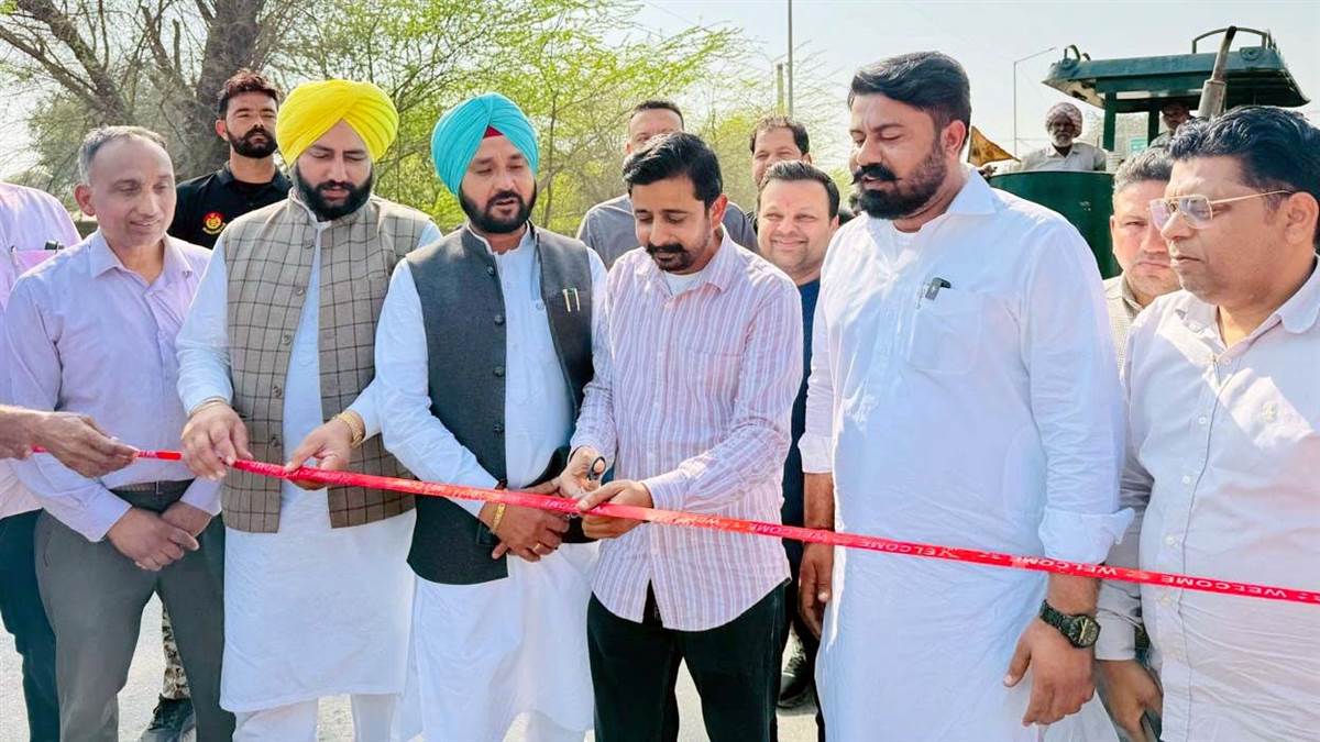 ਸੜਕ ’ਤੇ ਪ੍ਰੀਮਿਕਸ ਪਾਉਣ ਦਾ ਕੰਮ ਸ਼ੁਰੂ ਕਰਵਾਇਆ