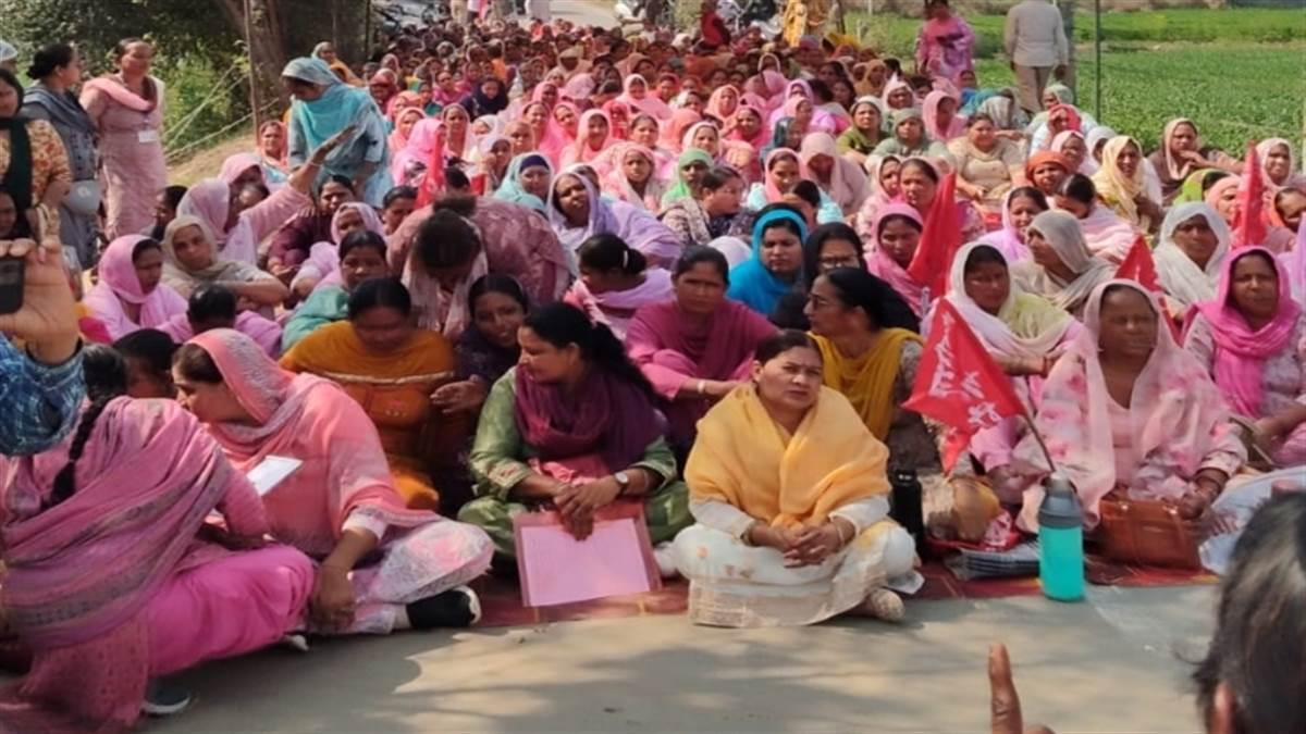 ਮਿਡ ਡੇਅ ਮੀਲ ਤੇ ਆਸ਼ਾ ਵਰਕਰਾਂ ਨੇ ਮੰਗਾਂ ਨੂੰ ਲੈ ਕੇ ਕੀਤਾ ਪ੍ਰਦਰਸ਼ਨ