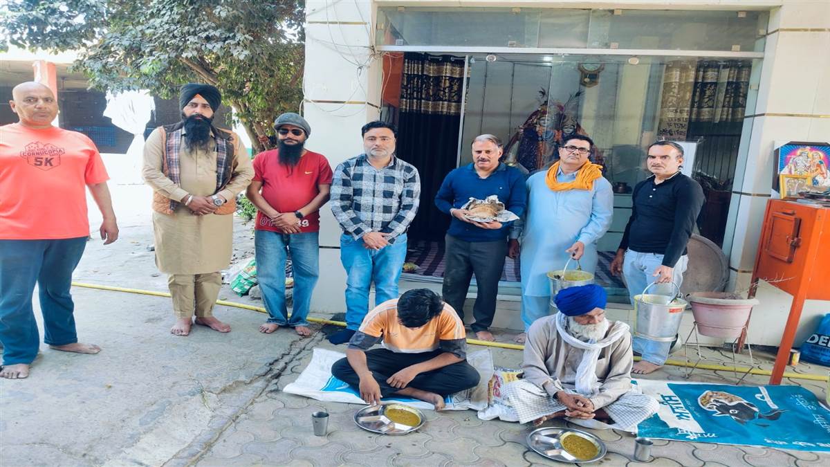 ਪੱਟੀ ਦੇ ਵਾਰਡ ਨੰਬਰ 3 ਵਿਚ ਮਾਝਾ ਗਊਸ਼ਾਲਾ ’ਚ ਮਹੀਨਾਵਾਰ ਲੰਗਰ ਲਾਇਆ