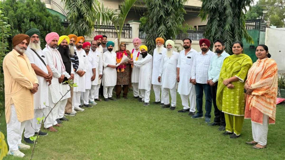ਕੌਂਸਲਰ ਦੀ ਪਤਨੀ ਜਸਵਿੰਦਰ ਪਾਲ ਕੌਰ ਸੇਵਾ ਮੁਕਤੀ ’ਤੇ ਸਨਮਾਨਿਤ