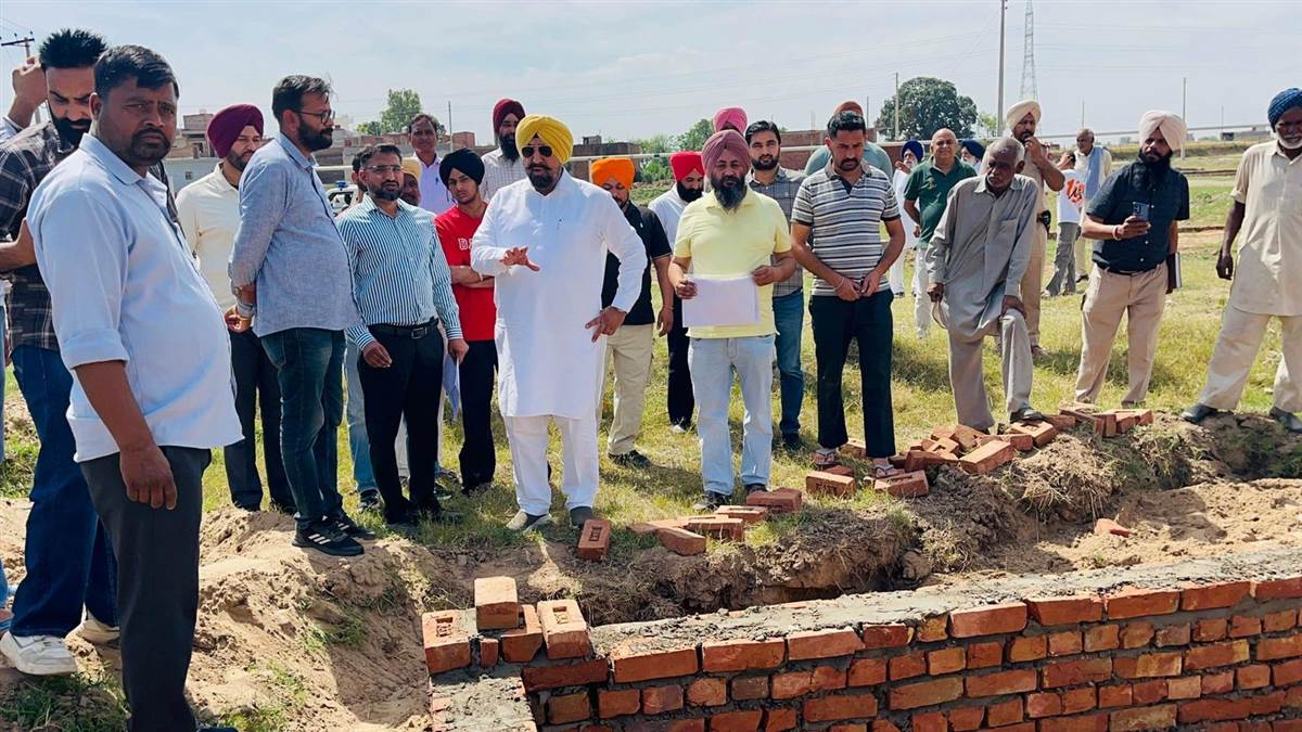 ਵਿਧਾਇਕ ਕੁਲਜੀਤ ਸਿੰਘ ਰੰਧਾਵਾ ਵੱਲੋਂ ਬਣ ਰਹੇ ਖੇਡ ਮੈਦਾਨਾਂ ਦਾ ਜਾਇਜ਼ਾ
