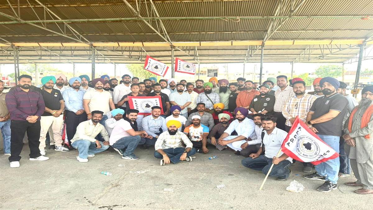 ਫ਼ਰਦ ਕੇਂਦਰ ਮੁਲਾਜ਼ਮਾਂ ਨੇ ਕਾਨੂੰਨੀ ਮਾਹਿਰਾਂ ਨਾਲ ਕੀਤੀ ਸਲਾਹ