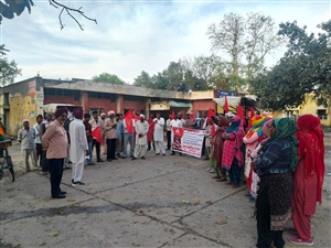 ਮਜ਼ਦੂਰਾਂ ਦੇ ਹੱਕਾਂ ਲਈ ਕਾਨੂੰਨ ਬਹਾਲ ਕਰਵਾਉਣ ਸਬੰਧੀ ਰੈਲੀ