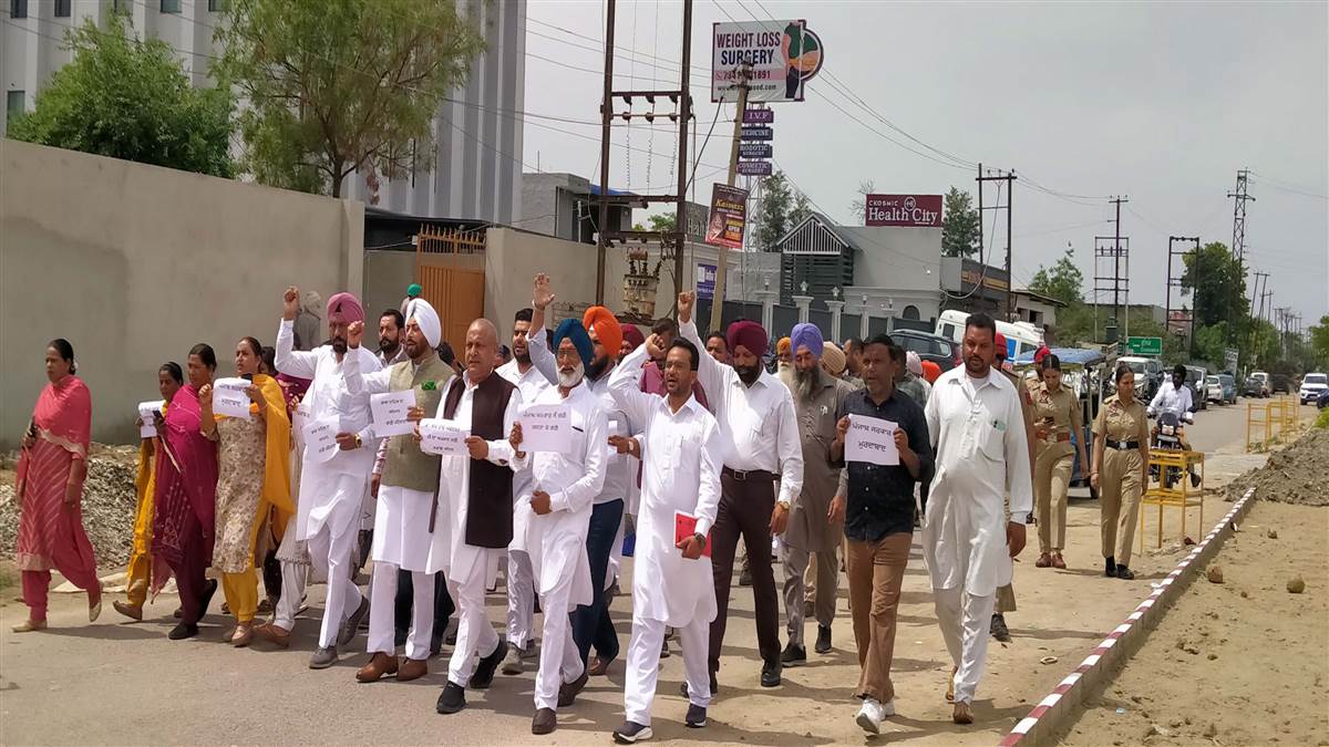 ਡਾ. ਅੰਬੇਡਕਰ ਦਾ ਬੁੱਤ ਤੋੜਨ ਦੇ ਵਿਰੋਧ ’ਚ ਭਾਜਪਾ ਵੱਲੋਂ ਪ੍ਰਦਰਸ਼ਨ
