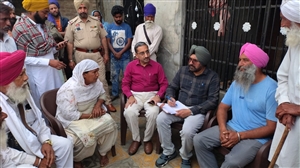 ਐੱਸਡੀਐੱਮ ਸੰਜੀਵ ਸ਼ਰਮਾ ਨੇ ਵੇਈਂਪੂਈਂ ’ਚ ਘਰ ਨੂੰ ਅੱਗ ਲਾਉਣ ਦੀ ਘਟਨਾ ਦਾ ਲਿਆ ਜਾਇਜ਼ਾ