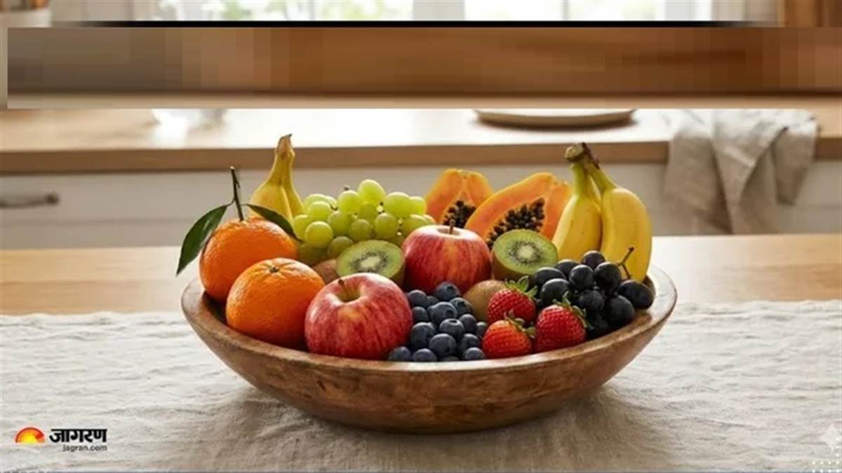 ਫਲ ਖਾਣ ਨਾਲ ਡਾਇਬੀਟੀਜ਼ ਵਧਦੀ ਹੈ ਜਾਂ ਘਟਦੀ? ਡਾਕਟਰ ਨੇ ਦੱਸਿਆ ਫਲਾਂ ਦੀ ਕੁਦਰਤੀ ਸ਼ੂਗਰ ਦਾ ਅਸਲ ਸੱਚ