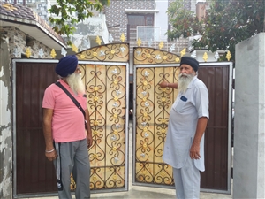 ਅੱਧੀ ਰਾਤ ਨੂੰ ਗੁੰਡਾਗਰਦੀ: ਨਕਾਬਪੋਸ਼ਾਂ ਨੇ ਘਰ 'ਤੇ ਚਲਾਈਆਂ ਅੰਨ੍ਹੇਵਾਹ ਗੋਲੀਆਂ, ਵਾਲ-ਵਾਲ ਬਚਿਆ ਪਰਿਵਾਰ