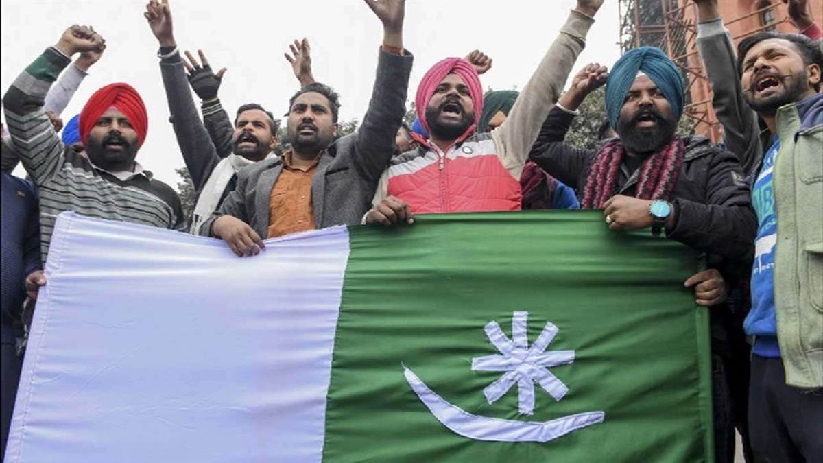 Sikh community in Pakistan Due to increasing attacks in Pakistan the  atmosphere of fear among Sikhs incidents of murder kidnapping and forced  conversions increased