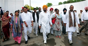 ਸੰਸਦ ਮੈਂਬਰਾਂ ਦੀ ਟੀਮ ਵੱਲੋਂ ਵੇਰਕਾ ਮਿਲਕ ਪਲਾਂਟ ਮੁਹਾਲੀ ਦਾ ਦੌਰਾ