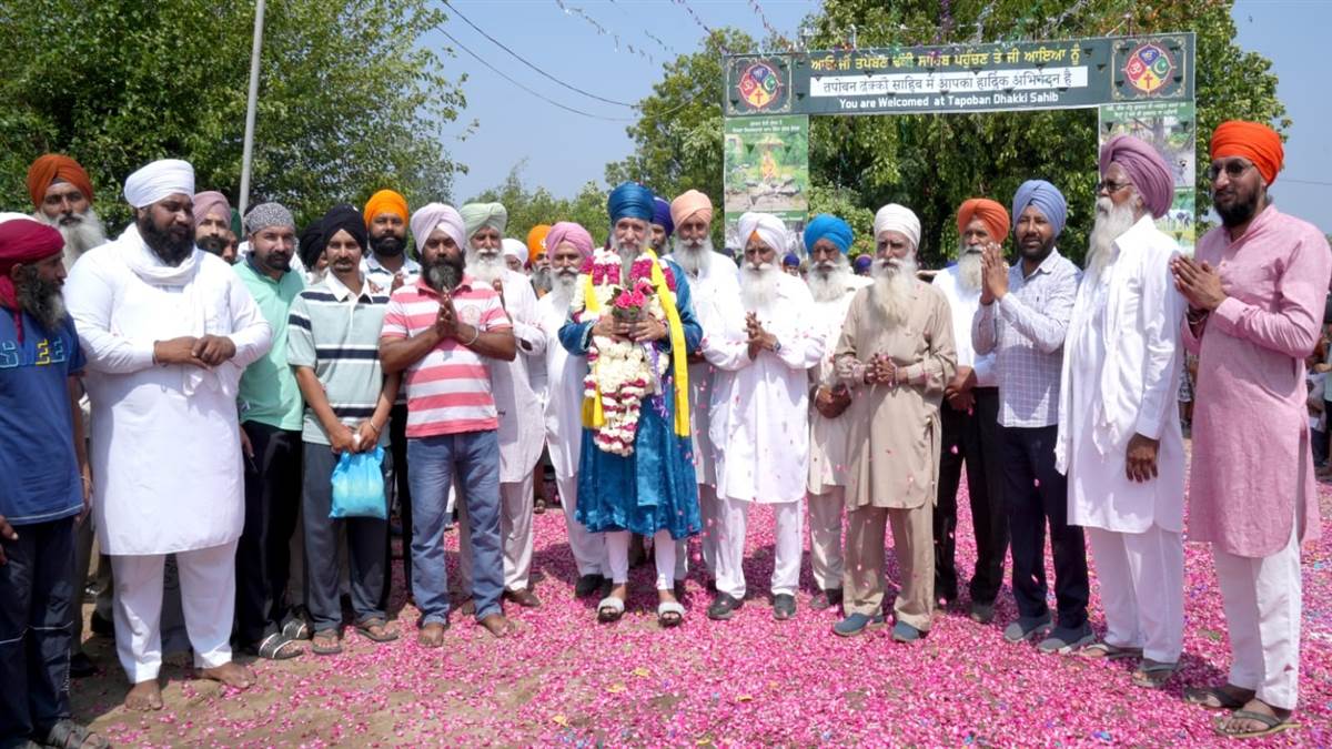 ਸੰਤ ਢੱਕੀ ਸਾਹਿਬ ਵਾਲੇ ਵਿਦੇਸ਼ੋਂ ਪਰਤੇ, ਸੰਗਤ ਵੱਲੋਂ ਭਰਵਾਂ ਸਵਾਗਤ