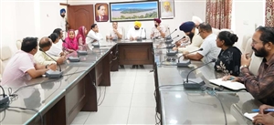 ਕੈਬਨਿਟ ਮੰਤਰੀ ਨੇ ਆਪ ਦੇ ਕੌਂਸਲਰਾਂ ਤੇ ਅਧਿਕਾਰੀਆਂ ਨਾਲ ਕੀਤੀ ਵਿਸ਼ੇਸ਼ ਮੀਟਿੰਗ