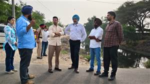 ਡਿਪਟੀ ਕਮਿਸ਼ਨਰ ਵੱਲੋਂ ਡਰੇਨ ਦੀ ਸਫ਼ਾਈ ਦੇ ਕੰਮ ਦਾ ਜਾਇਜ਼ਾ