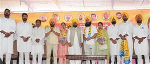 Patiala Politics : ਪਾਤੜਾਂ 'ਚ ਸਾਬਕਾ ਅਕਾਲੀ ਵਿਧਾਇਕ ਵਨਿੰਦਰ ਕੌਰ ਲੂੰਬਾ ਤੇ ਕਰਨ ਸਿੰਘ ਡੀਟੀਓ ਸਾਥੀਆਂ ਸਮੇਤ 'ਆਪ' ਵਿੱਚ ਸ਼ਾਮਲ