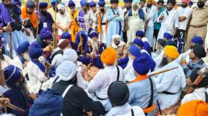 ਸ਼੍ਰੀ ਗੁਰੂ ਗ੍ਰੰਥ ਸਾਹਿਬ ਬੇਅਦਬੀ ਮਾਮਲੇ ਦਾ ਇਨਸਾਫ਼ ਨਾ ਮਿਲਣ ਦੇ ਰੋਸ ਵਜੋਂ ਨਿਹੰਗ ਸਿੰਘ ਜਥੇਬੰਦੀਆਂ ਨੇ ਮਾਨਸਾ ਸਿਰਸਾ ਰੋਡ ’ਤੇ ਲਗਾਇਆ ਮੋਰਚਾ