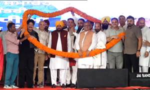ਫੋਨਾਂ 'ਤੇ ਹੋਈ ਟੂੰ-ਟੂੰ ! CM Mann ਨੇ 40 ਲੱਖ ਔਰਤਾਂ ਨੂੰ ਦਿੱਤਾ ਤੋਹਫ਼ਾ, 'ਮਾਵਾਂ-ਧੀਆਂ ਸਤਿਕਾਰ ਯੋਜਨਾ' ਤਹਿਤ ਖਾਤਿਆਂ 'ਚ ਰਾਸ਼ੀ ਜਮ੍ਹਾਂ