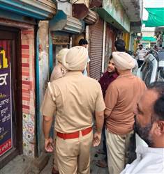 ਗੁਪਤ ਸੂਚਨਾ ਦੇ ਆਧਾਰ ’ਤੇ ਪੁਲਿਸ ਦੀ ਵੱਡੀ ਕਾਰਵਾਈ, ਦੇਹ ਵਪਾਰ ਦੇ ਸ਼ੱਕ ਹੇਠ ਪੁਲਿਸ ਦਾ ਦੁਕਾਨ 'ਤੇ ਛਾਪਾ