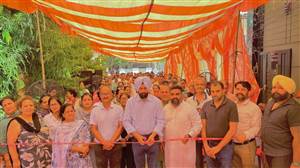 ਸਮਾਈਲ ਇਨਕਲੇਵ ’ਚ ਗਲੀਆਂ ਦੇ ਨਿਰਮਾਣ ਲਈ ਵਿਕਾਸ ਕਾਰਜਾਂ ਦਾ ਕੀਤਾ ਉਦਘਾਟਨ