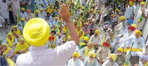 ਭਾਕਿਯੂ ਏਕਤਾ ਉਗਰਾਹਾਂ ਜ਼ਿਲ੍ਹਾ ਬਰਨਾਲਾ ਵੱਲੋਂ ਸ਼ੁਰੂ ਕੀਤਾ ਮੋਰਚਾ ਜਾਰੀ