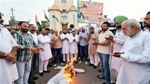 ਰਾਹੁਲ ਗਾਂਧੀ ’ਤੇ ਦਰਜ ਮੁਕੱਦਮੇ ਦੇ ਵਿਰੋਧ ’ਚ ਕਾਂਗਰਸ ਨੇ ਪ੍ਰਗਟਾਇਆ ਰੋਸ
