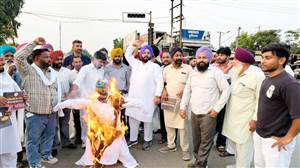 ਭਾਜਪਾ ਸਰਕਾਰ ਦਾ ਪੁਤਲਾ ਫੂਕ ਕੇ ਕੀਤਾ ਰੋਸ ਪ੍ਰਦਰਸ਼ਨ