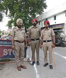 ਜਦੋਂ ਪੁਲਿਸ ਸਾਹਮਣੇ ਸਮਾਨ ਸੁੱਟ ਕੇ ਭੱਜੇ ਚੋਰ