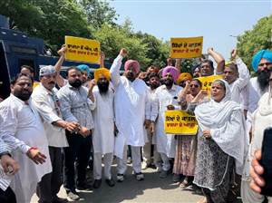 ਸੱਜਣ ਕੁਮਾਰ ਨੂੰ ਸ਼ਰਧਾਂਜਲੀ ਦੇਣ ਵਾਲੇ ਭਾਜਪਾ ਆਗੂਆਂ ਖ਼ਿਲਾਫ਼ ‘ਆਪ’ ਵੱਲੋਂ ਰੋਸ ਮੁਜ਼ਾਹਰਾ