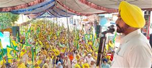 ਡੀਸੀ ਦਫਤਰ ਅੱਗੇ ਤੀਜੇ ਦਿਨ ਵੀ ਪੱਕੇ ਮੋਰਚੇ ’ਤੇ ਡਟੇ ਰਹੇ ਕਿਸਾਨ
