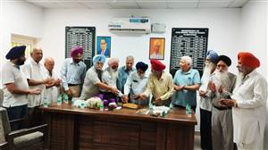 ਅਵਾਰਾ ਪਸ਼ੂਆਂ ਤੋਂ ਸ਼ਹਿਰ ਨੂੰ ਨਿਜਾਤ ਦਵਾਈ ਜਾਵੇ : ਮਂਣਧੀਰ