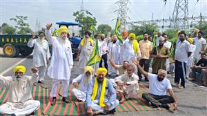 ਕੰਢੀ ਏਪੀ ਫੀਡਰਾਂ ਨੂੰ 18-20 ਘੰਟੇ ਬਿਜਲੀ ਦੇਣ ਦੀ ਮੰਗ ਨੂੰ ਲੈ ਕੇ ਕਿਸਾਨਾਂ ਵੱਲੋਂ ਹਾਈਵੇਅ ਜਾਮ