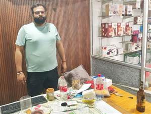 Third Theft : ਸ਼ੋਅਰੂਮ ਦੀ ਕੰਧ ਟੱਪੀ, ਤਾਲਾ ਤੋੜਿਆ, ਦਾਰੂ ਪੀਤੀ, ਚੋਰੀ ਕੀਤੀ ਤੇ ਫੁਰਰ...