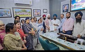 ਨੈਸ਼ਨਲ ਹੈਲਥ ਮਿਸ਼ਨ ਦੇ ਮੁਲਾਜ਼ਮਾਂ ਵੱਲੋਂ ਹਲਕਾ ਪੱਛਮੀ ਵਿਧਾਇਕ ਦੇ ਦਫ਼ਤਰ ਦਾ ਘਿਰਾਓ