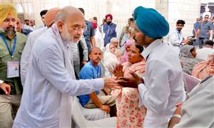 ਕੇਂਦਰੀ ਗ੍ਰਹਿ ਮੰਤਰੀ ਨੂੰ ਮਿਲਿਆ ਮ੍ਰਿਤਕ ਗੁਲਜ਼ਾਰ ਦਾ ਪਰਿਵਾਰ