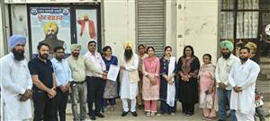 ਐਨਐਚਐਮ ਮੁਲਾਜ਼ਮਾਂ ਵੱਲੋਂ ਹਲਕਾ ਵਿਧਾਇਕ ਦੇ ਦਫ਼ਤਰ ਦਾ ਘਿਰਾਓ, ਮੰਗ ਪੱਤਰ ਸੌਂਪਿਆ