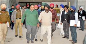 ਮਜੀਠੀਆ-ਭੋਲਾ ਹੋਣਗੇ ਆਹਮੋ-ਸਾਹਮਣੇ? 5 ਅਕਤੂਬਰ ਨੂੰ SIT ਨੇ ਦੋਵਾਂ ਨੂੰ ਕੀਤਾ ਤਲਬ, ਡਰੱਗ ਕੇਸ ’ਚ ਮੁੜ ਗਰਮਾਈ ਸਿਆਸਤ