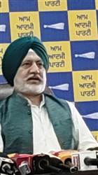 ਬਲਤੇਜ ਪੰਨੂ ਦਾ ਸੁਖਬੀਰ ਬਾਦਲ ਨੂੰ ਖੁੱਲ੍ਹਾ ਚੈਲੇਂਜ, ਪੁੱਛਿਆ- ਬੀਬੀ ਨੂੰ ਬਹਿਰੀਨ ਤੋਂ ਕੌਣ ਲਿਆਇਆ ਤੇ ਕਿਉਂ ਦਿੱਤੇ ਪੈਸੇ ?