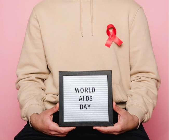 World AIDS Day: ਛੂਤ ਦੀ ਬਿਮਾਰੀ ਨਹੀਂ ਏਡਜ਼, ਜਾਣੋ ਇਨਫੈਕਸ਼ਨ ਤੋਂ ਕਿਸ ਤਰ੍ਹਾਂ ਦੇ ਲੱਛਣ ਆਉਂਦੇ ਹਨ ਨਜ਼ਰ