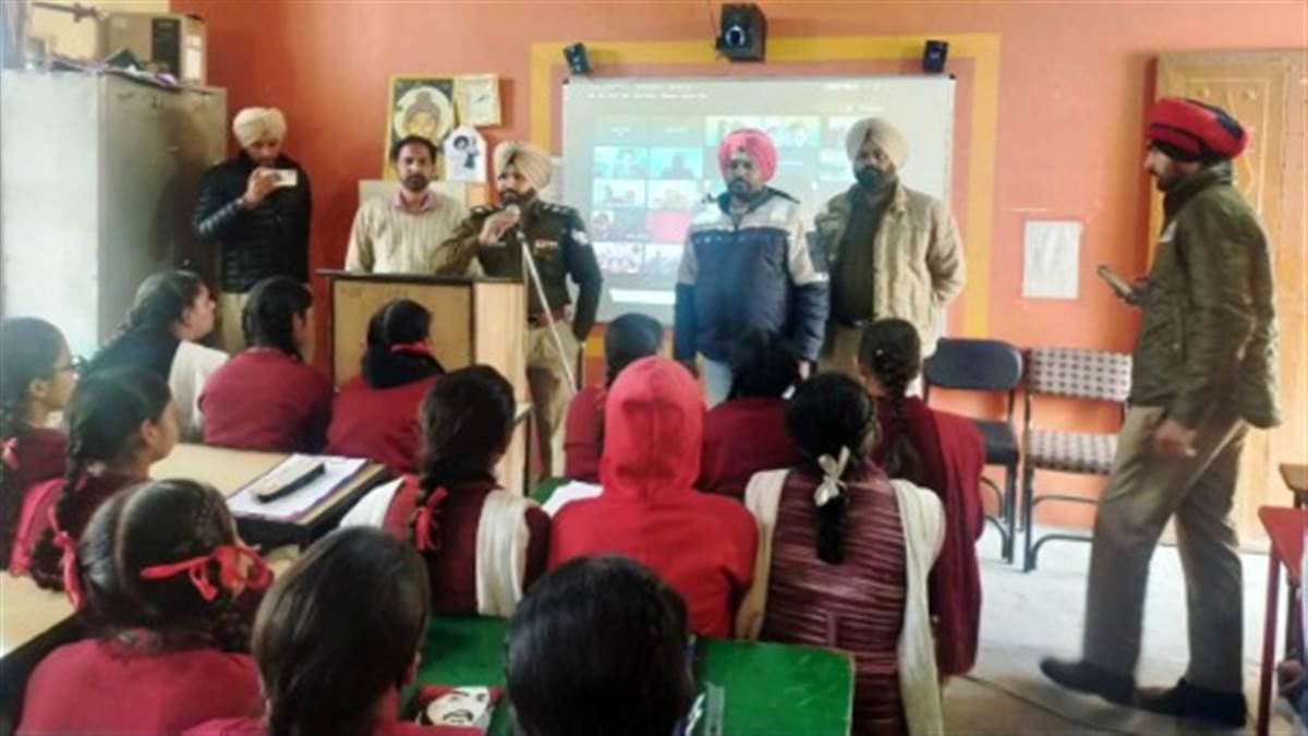 An camp organized in the school under road safety compain