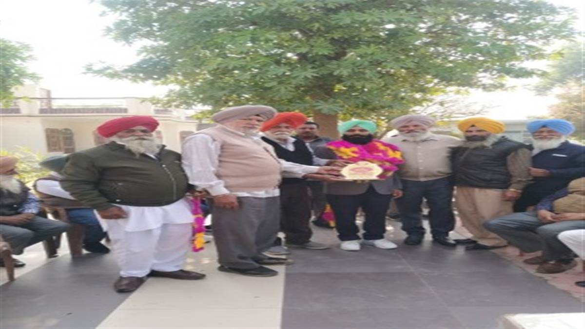 Jaswinder singh jass retired during welcomes by their employees friends