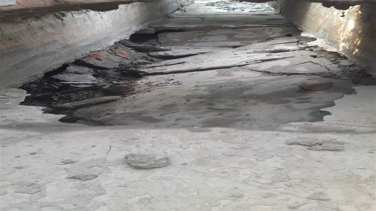 ਕੋਟਸ਼ਮੀਰ ਦੇ ਖੇਤਾਂ ਨੂੰ ਜਾਂਦੇ ਨਹਿਰੀ ਖਾਲ ਦੀ ਹਾਲਤ ਖ਼ਸਤਾ